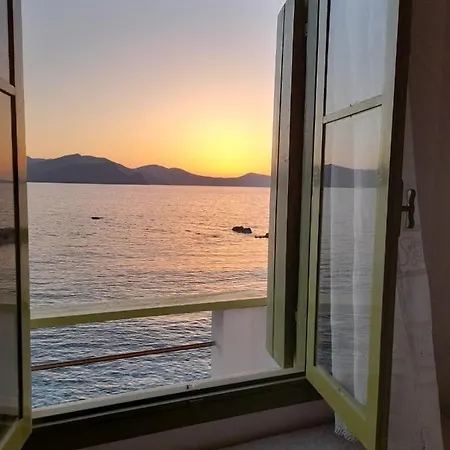 Ferienhaus Milos By The - Sea Seafront House *