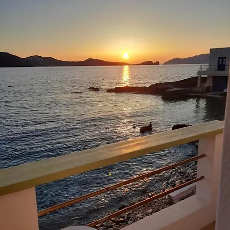 Milos By The - Sea Seafront House * Πλάκα Μήλου