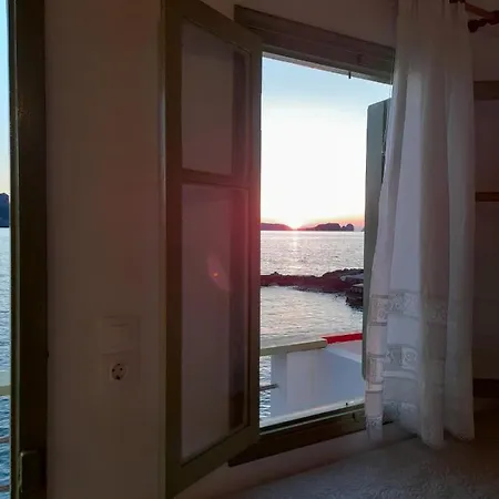 Milos By The - Sea Seafront House *
