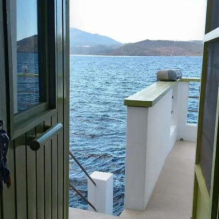 Milos By The - Sea Seafront House * Plaka (Milos)