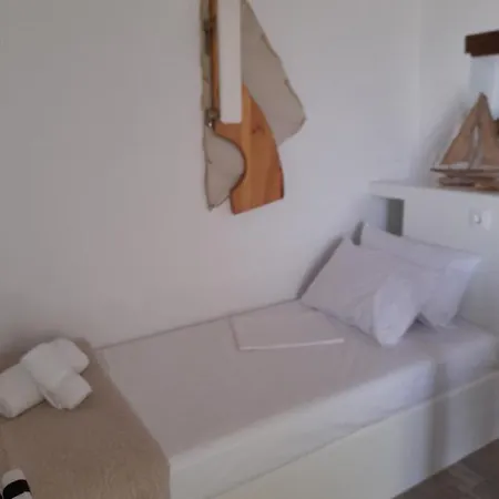 Milos By The - Sea Seafront House Plaka (Milos)