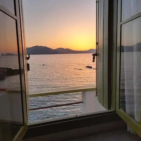 Ferienhaus Milos By The - Sea Seafront House *